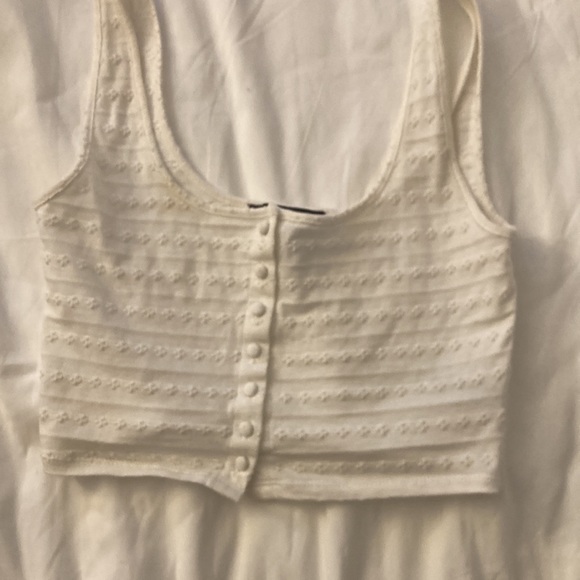 A cute white crop top from forever 21 - Picture 4 of 4